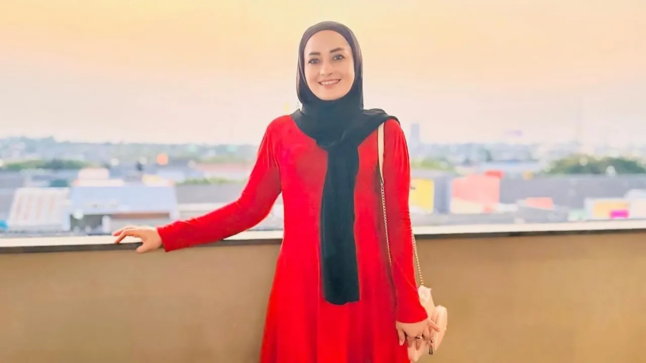 Putri Dancing, Penyanyi Pendatang Baru yang Rilis Karya Berjudul 'Bestie' Putri Dancing, Penyanyi Pendatang Baru yang Rilis Karya Berjudul 'Bestie'