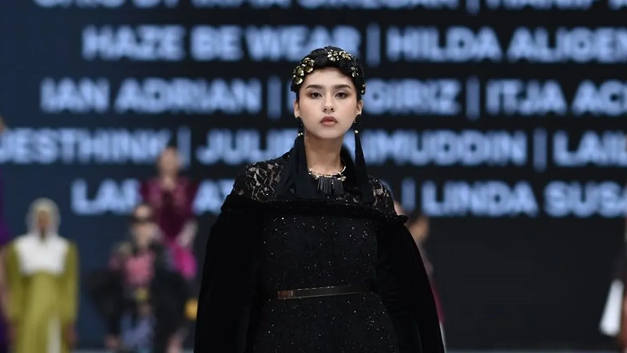 Putri Ramadhani Suci Tri Mukti Sukses Tampil Menawan di IFW 2024