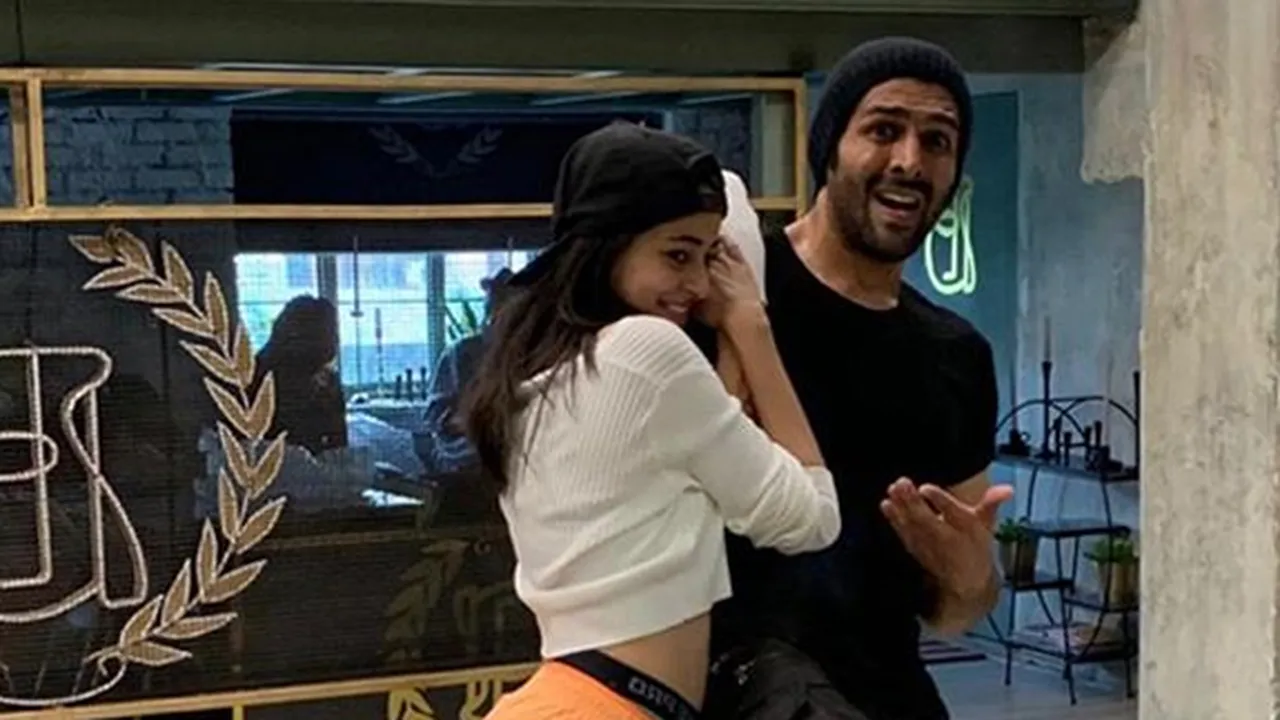 Putus dari Sara Ali Khan, Kartik Aaryan Kencan dengan Ananya Panday?