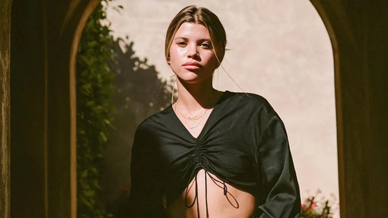 Putus dari Scott Disick, Sofia Richie Tertangkap Cium Mesra Pacar Barunya