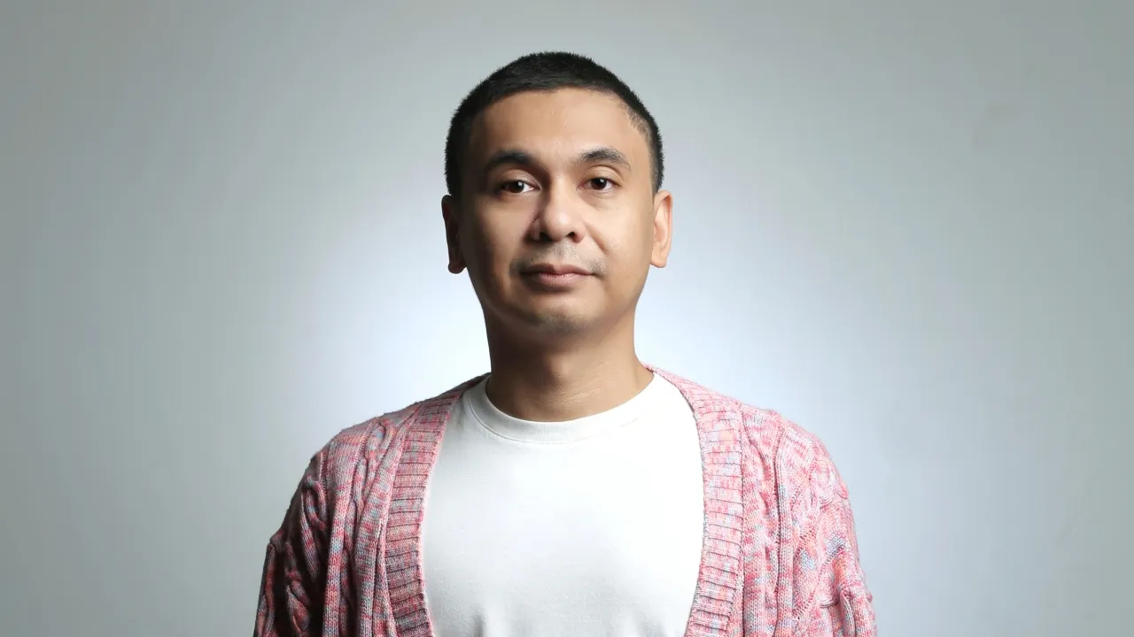 Raditya Dika Kena Dampak Erupsi Anak Krakatau, Curhat Pesawatnya Harus Putar Balik