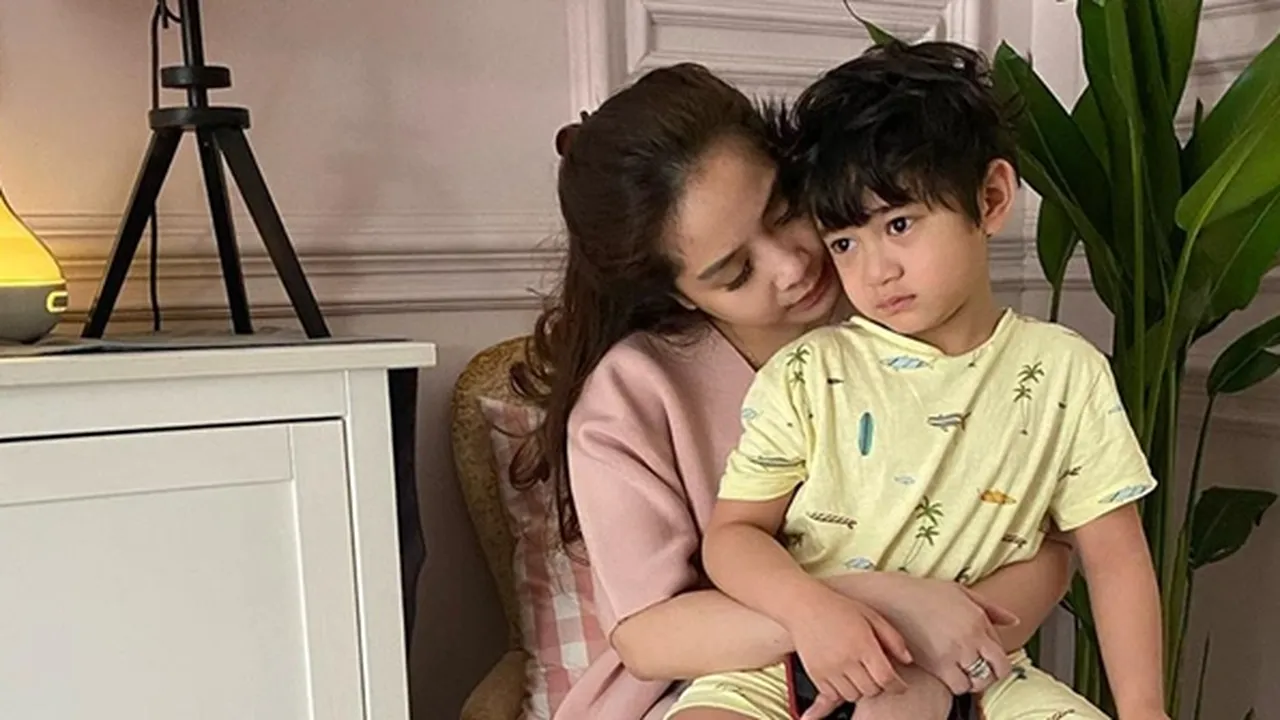 Rafathar Les Piano, Netizen Gagal Fokus Pada Rambutnya yang Mirip Air Mancur Rafathar Les Piano, Netizen Gagal Fokus Pada Rambutnya yang Mirip Air Mancur