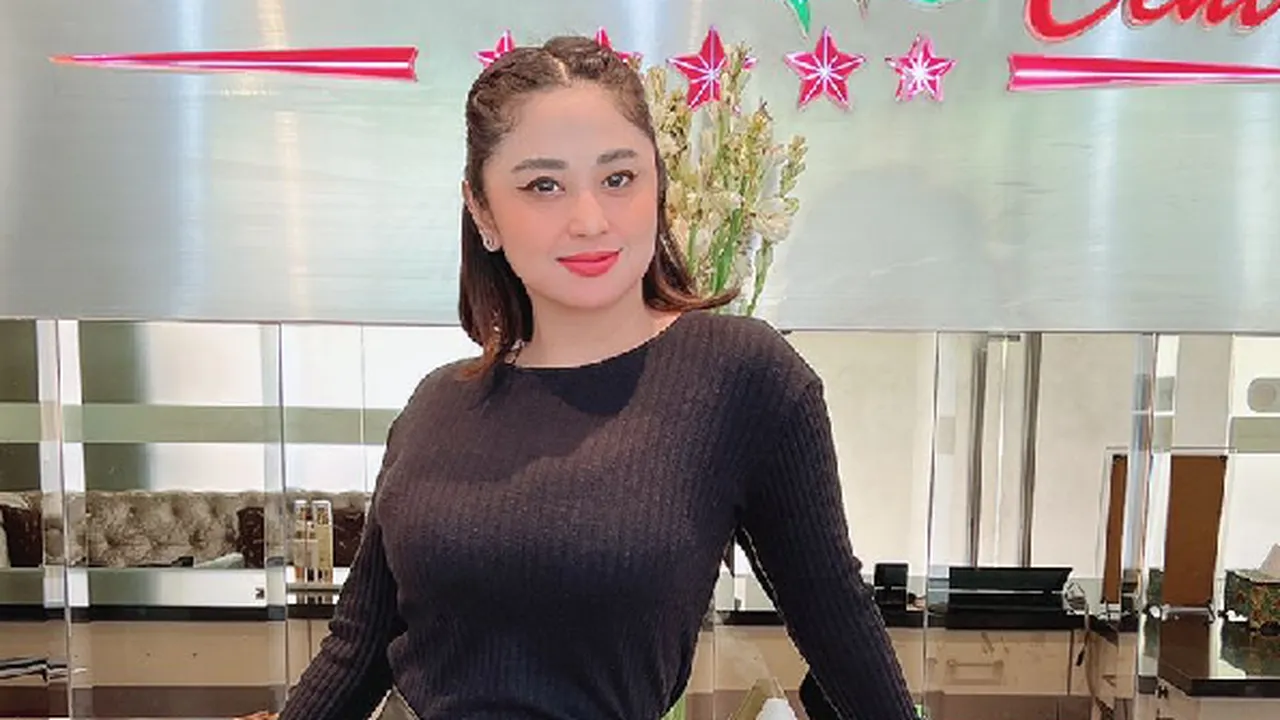 Rahasia Dewi Perssik Punya Perut Ukuran XXS dalam 4 Minggu