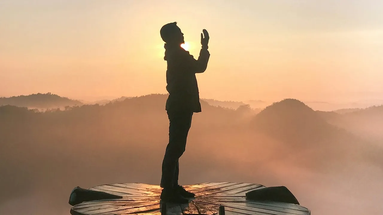 Rahasia Ketenangan, Temukan Ciri-Ciri Orang yang Selalu Tenang dan Kelebihan Berharga Mereka!