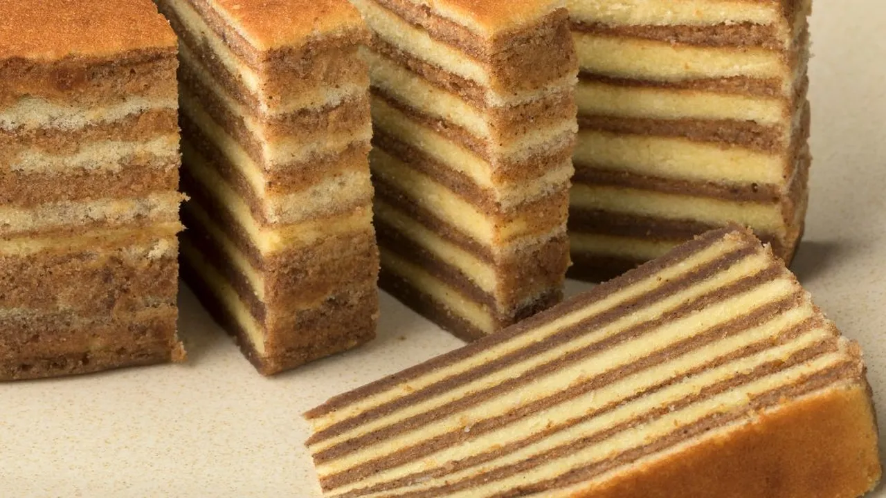 Rahasia Kue Lapis Legit Kukus, Sajian Wajib yang Selalu Menggoda Selera Saat Lebaran! Rahasia Kue Lapis Legit Kukus, Sajian Wajib yang Selalu Menggoda Selera Saat Lebaran!