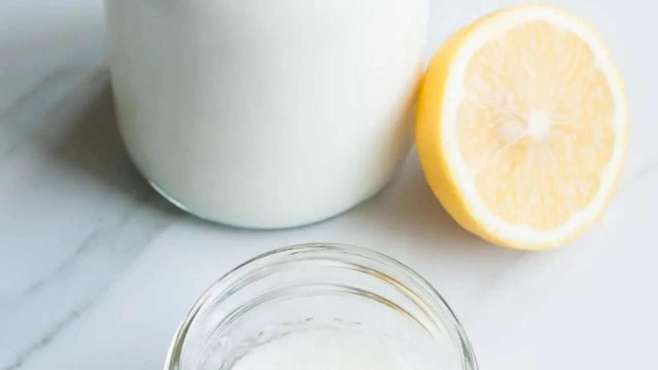 Rahasia Kulit Cerah: Kombinasi Ajaib Susu Bubuk, Lemon, dan Madu untuk Mengusir Kusam!