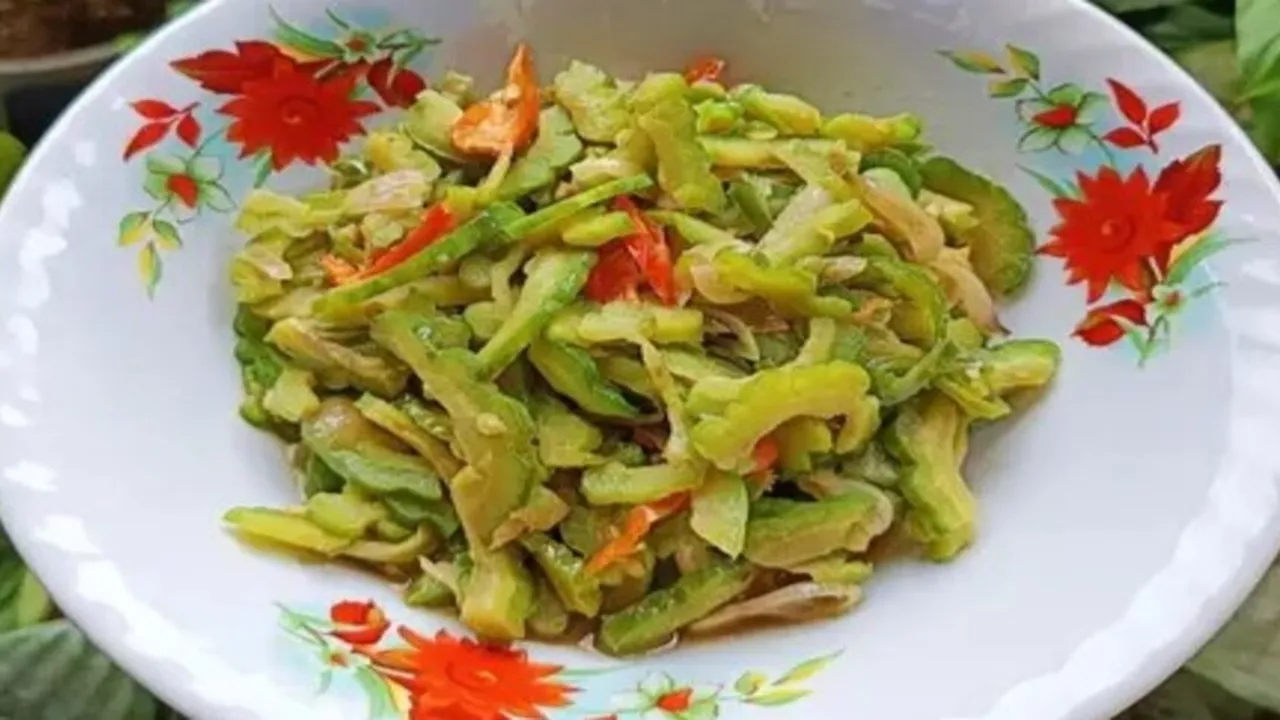 Rahasia Memasak Tumis Pare Tanpa Rasa Pahit dan Warna Pucat, Simak Triknya