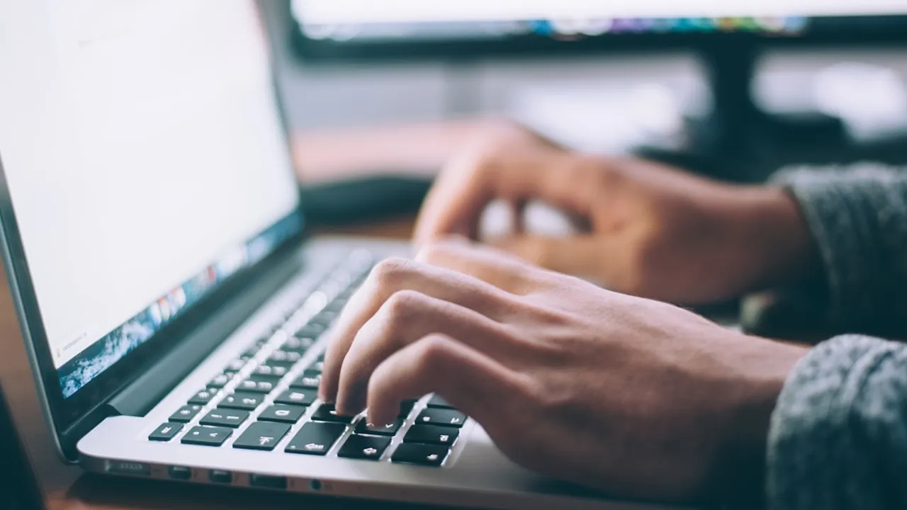 Rahasia Membersihkan Laptop dengan Aman dan Efektif: Jangan Asal, Simak Tipsnya!