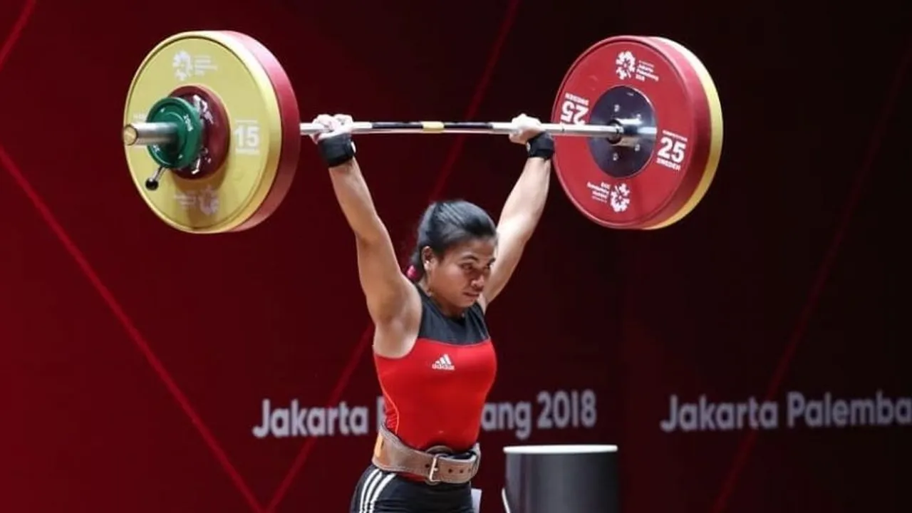 Raih Medali Perak, Lifter Sri Wahyuni Menangis di Podium