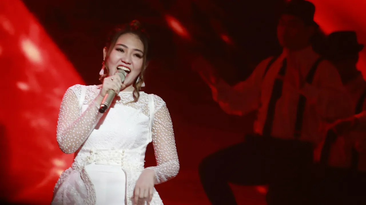 Raih Piala Indonesia Dangdut Awards 2018, Via Vallen Menangis Ingat Papa