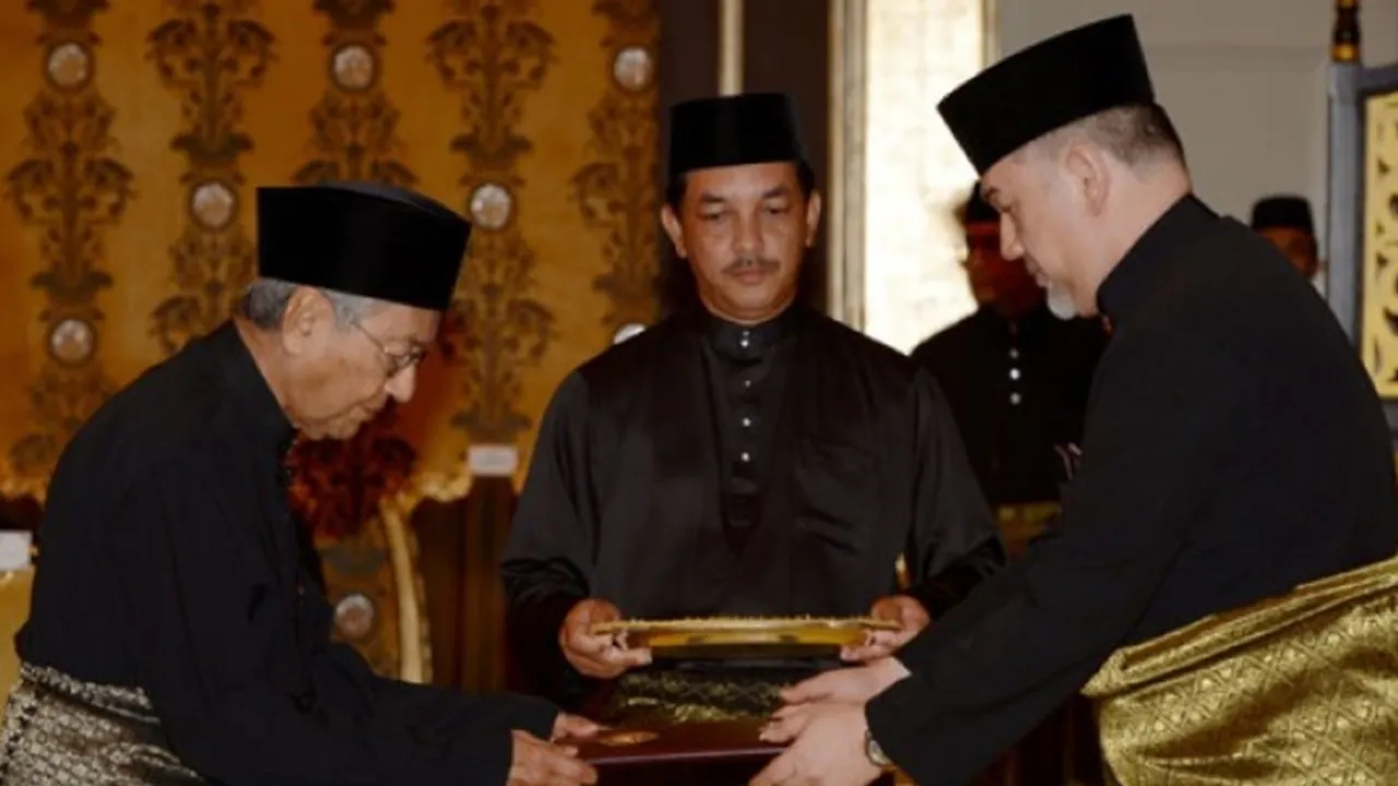 Raja Malaysia, Sultan Muhammad V Mengundurkan Diri
