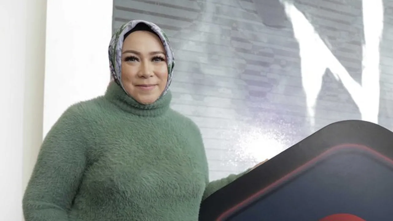 Ramadan, Melly Goeslaw Minta Hijabers Kurang-Kurangin Pencitraan Posting Relijius Tapi Nenteng Hermes Ramadan, Melly Goeslaw Minta Hijabers Kurang-Kurangin Pencitraan Posting Relijius Tapi Nenteng Hermes