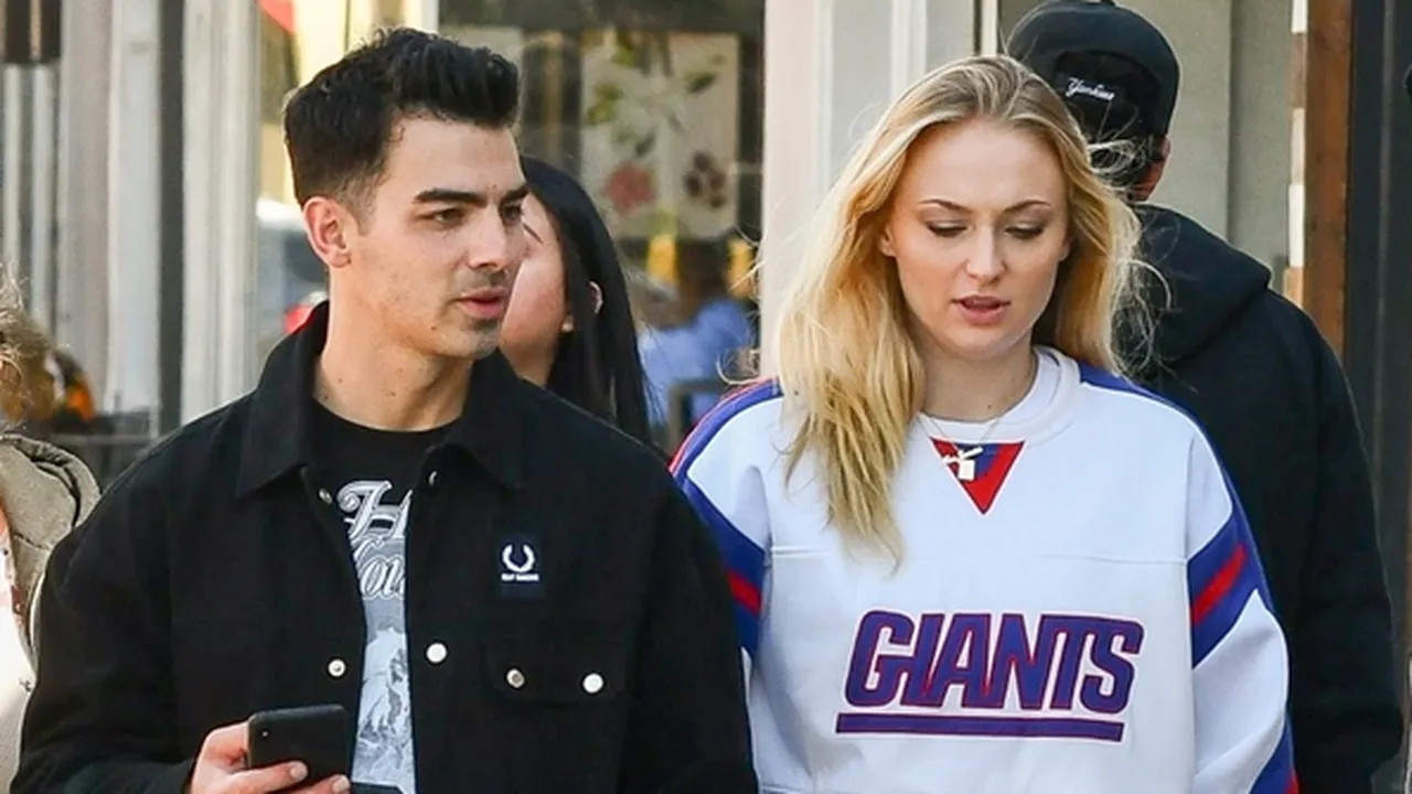 Ramai Gosip Hamil, Inikah Penampakan Perdana Baby Bump Sophie Turner?