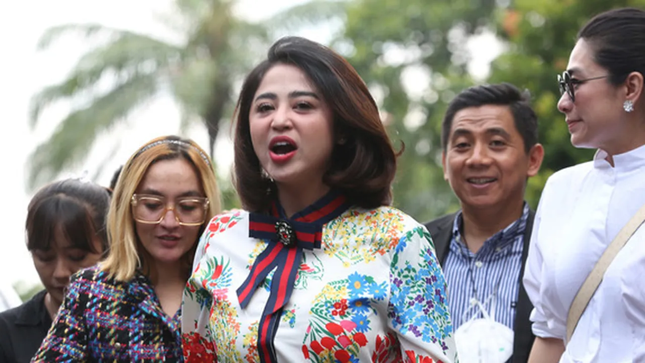 Ramai Kabar Pengembalian Barang-Barang Angga Wijaya, Kuasa Hukum Dewi Perssik Buka Suara