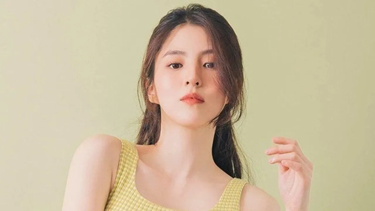 Ramai Kasus Penipuan Ibunya, Netizen Bahas Keakraban Han So Hee dan Neneknya