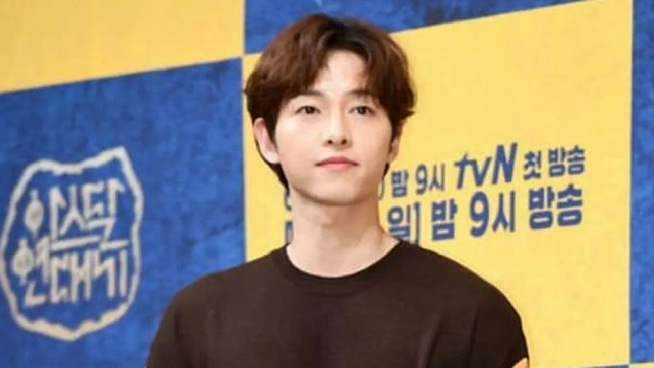 Rambut Song Joong Ki Terlihat Makin Tipis, Bikin Fans Khawatir