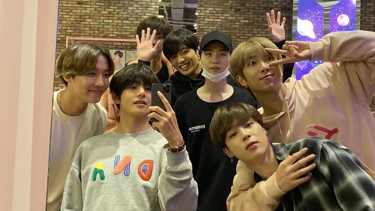 Rampungkan Tur, BTS Unggah Foto Kebersamaan dengan Caption Manis