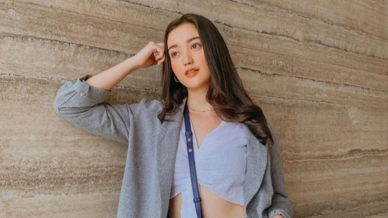 Ranty Maria Rela Antri dan Datang ke Puskesmas Demi Bisa Suntik Vaksin Covid-19 Ranty Maria Rela Antri dan Datang ke Puskesmas Demi Bisa Suntik Vaksin Covid-19