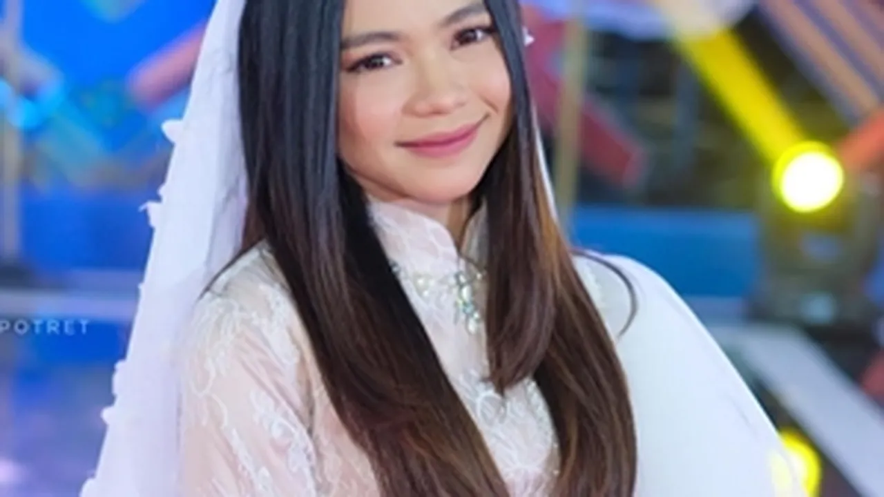 Rara LIDA Bahagia Jadi Bridesmaid di Acara Lamaran Lesti Kejora Rara LIDA Bahagia Jadi Bridesmaid di Acara Lamaran Lesti Kejora