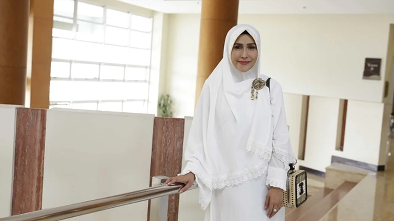 Ratu Meta Buka Suara Setelah Disebut Jadi Pelakor dan Curi Berlian Suami