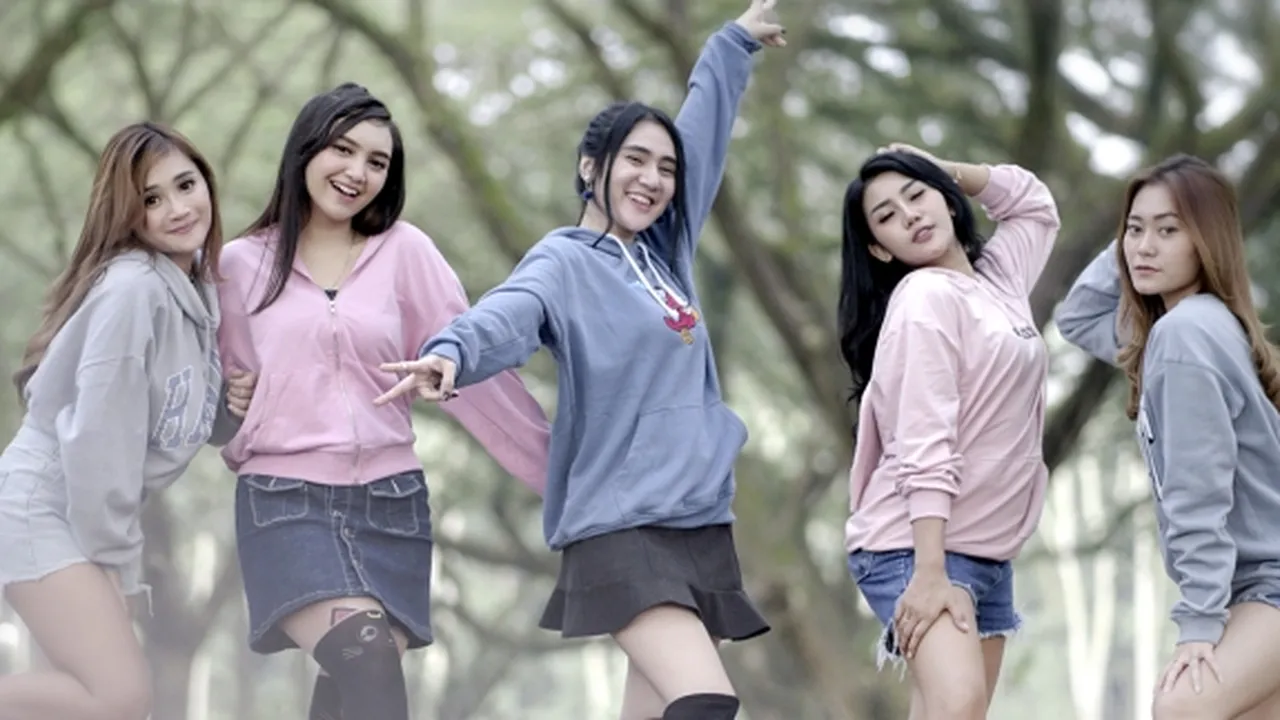 Ratu Pargoy Kisahkan Persahabatan Antara Sepasang Mantan Kekasih di Single Keduanya 'Bestie'