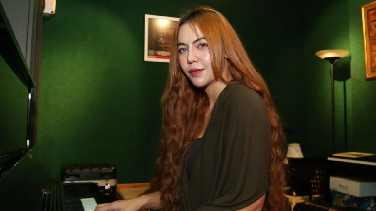 Ratu Rizky Nabila Sebut Single 'Waktu Yang Salah' Dibuat Untuk Fanbasenya