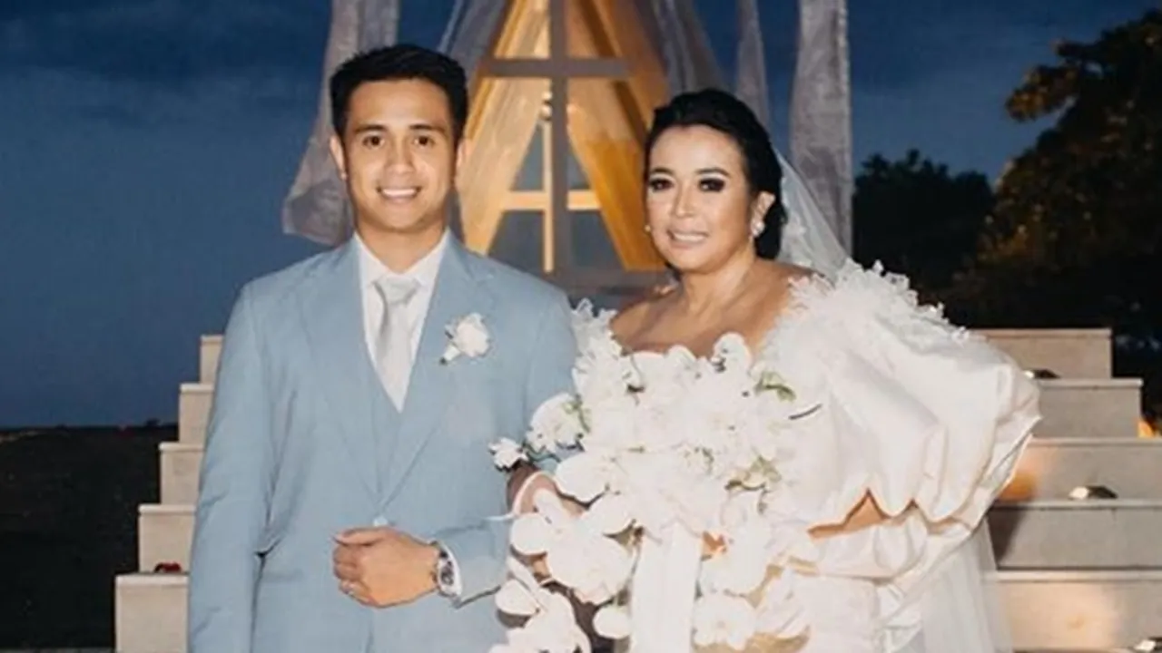 Rayakan 2 Bulan Nikah Bersama Ajun Perwira, Jennifer: Gak Usah Punya Anak Rayakan 2 Bulan Nikah Bersama Ajun Perwira, Jennifer: Gak Usah Punya Anak