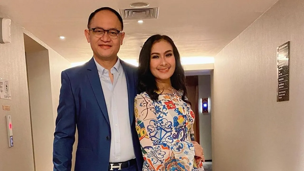 Rayakan 21 Tahun Pernikahan, Iis Dahlia Ungkap Ingin Punya Cucu