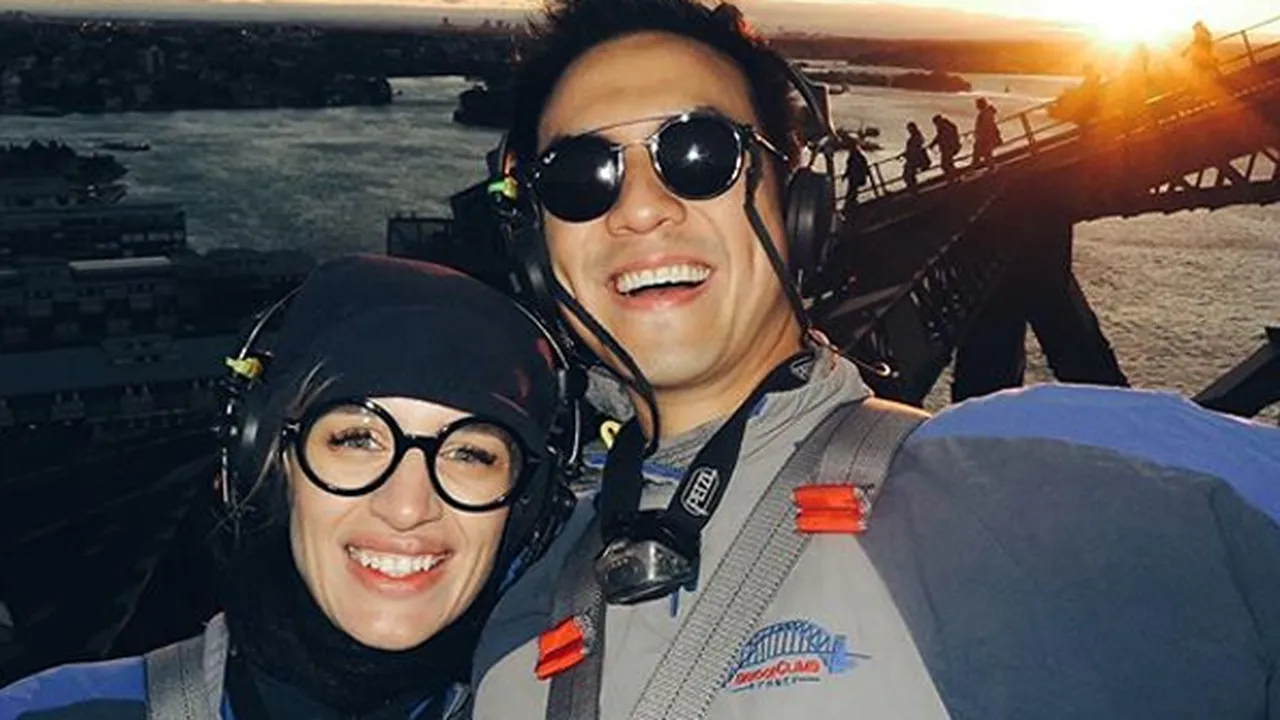 Rayakan Anniversary ke-8, Daniel Mananta Posting Foto Romantis Bareng Istri