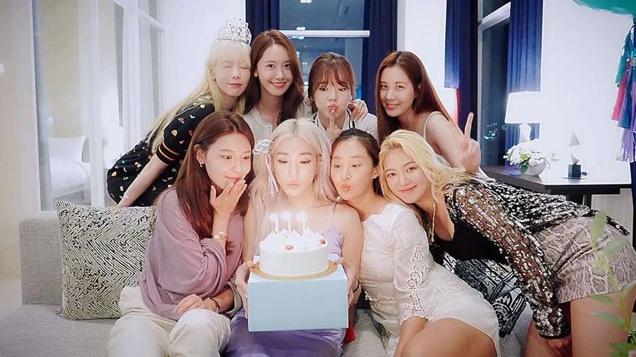 Rayakan Hari Jadi ke-12, Member Girls' Generation Bagikan Potret Penuh Cinta