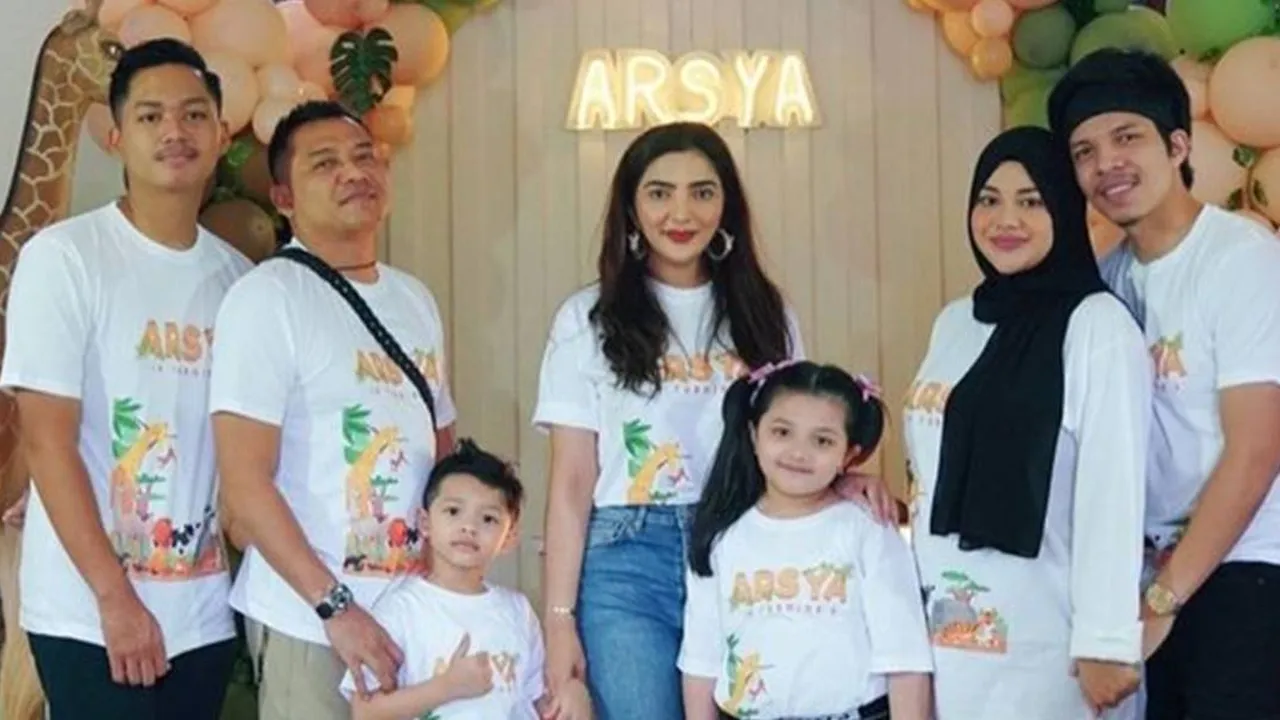 Rayakan Hari Ulang Tahun Arsya Hermansyah, Ashanty Akan Berangkat Umrah Sekeluarga Rayakan Hari Ulang Tahun Arsya Hermansyah, Ashanty Akan Berangkat Umrah Sekeluarga