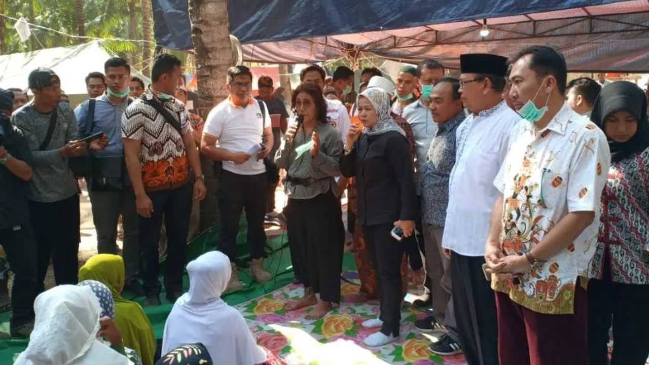 Rayakan Idul Adha, Menteri Susi Shalat Ied Bareng Pengungsi di Lombok