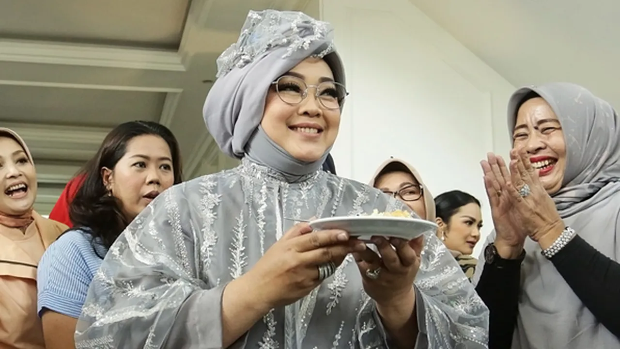 Rayakan Ultah di Tempat Mewah, Rina Gunawan Undang Orang Terdekat