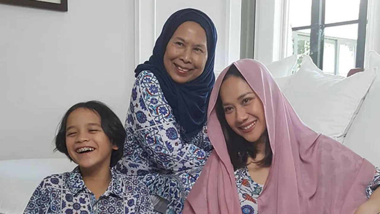 Reaksi Ibunda Almarhum Ashraf Sinclair Tanggapi BCL yang Kini Mulai Kembali Berkarya