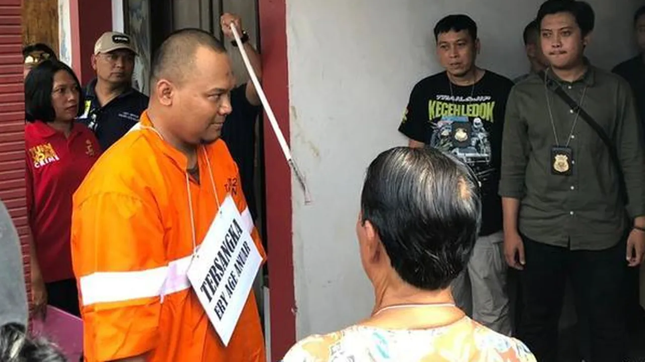 Reka Ulang Pembunuhan Balita di Malang Jadi Tontonan, Warga Gregetan Lihat Pelaku