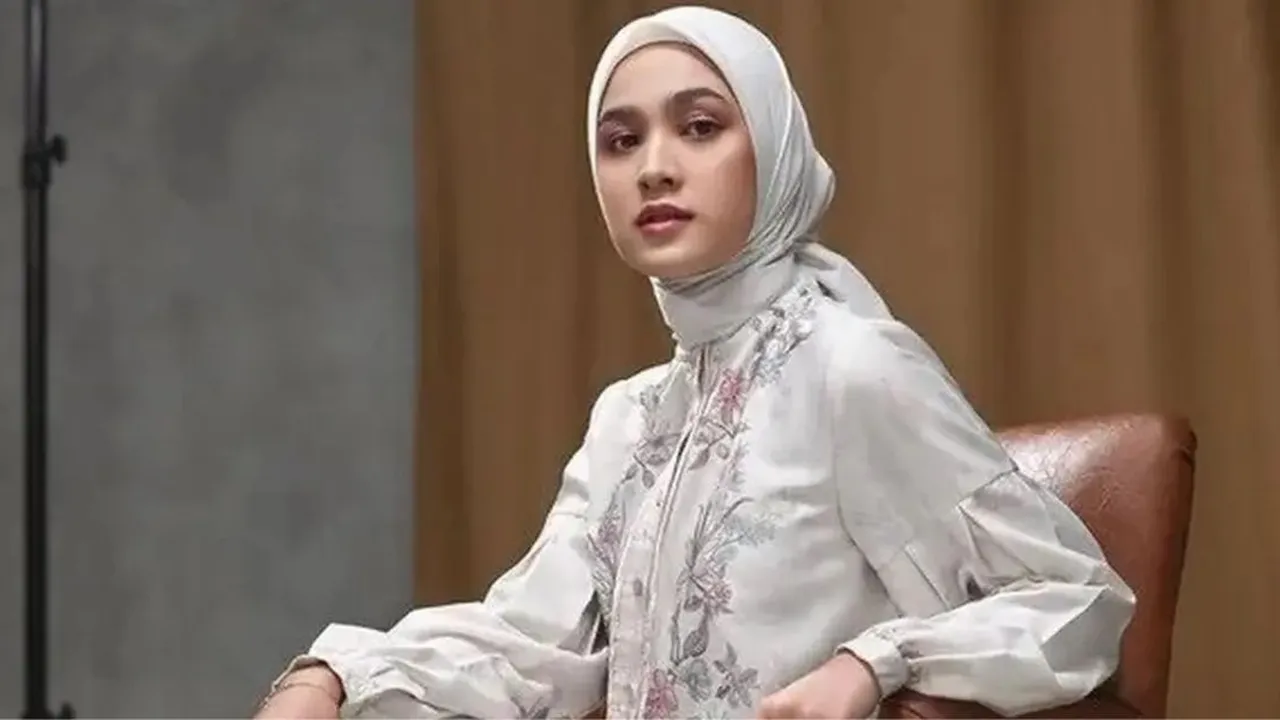 Rekomendasi Model Baju Lebaran 2025 Warna Putih, Pancarkan Pesona Anggun dan Elegan
