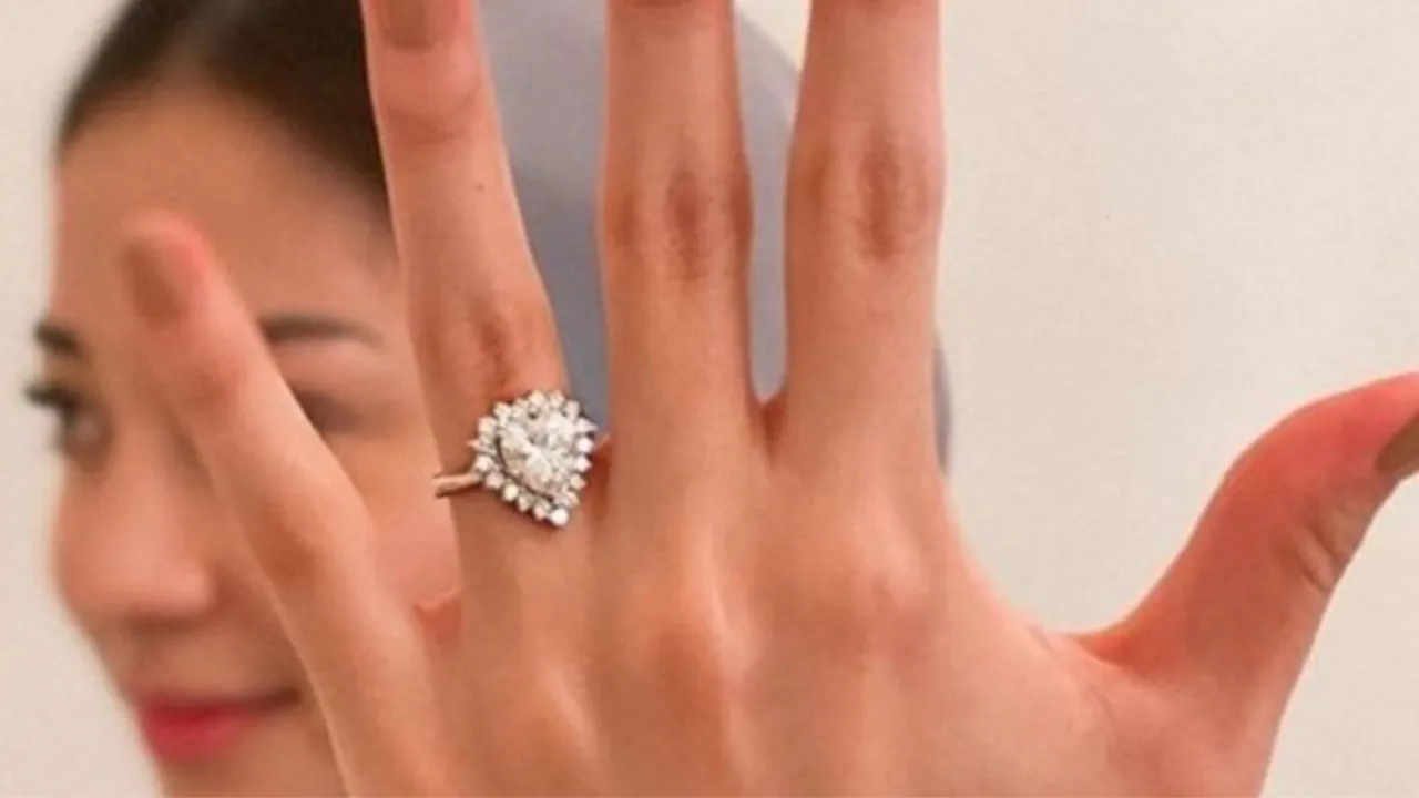 Rekomendasi Model Cincin Tunangan ala Seleb dan Artis, Bisa Dipakai saat Acara Spesial di 2024