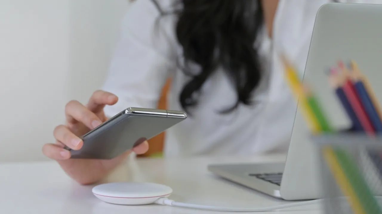 Rekomendasi Wireless Charger Terbaik untuk Rutinitas Gen Z yang Serba Ngebut