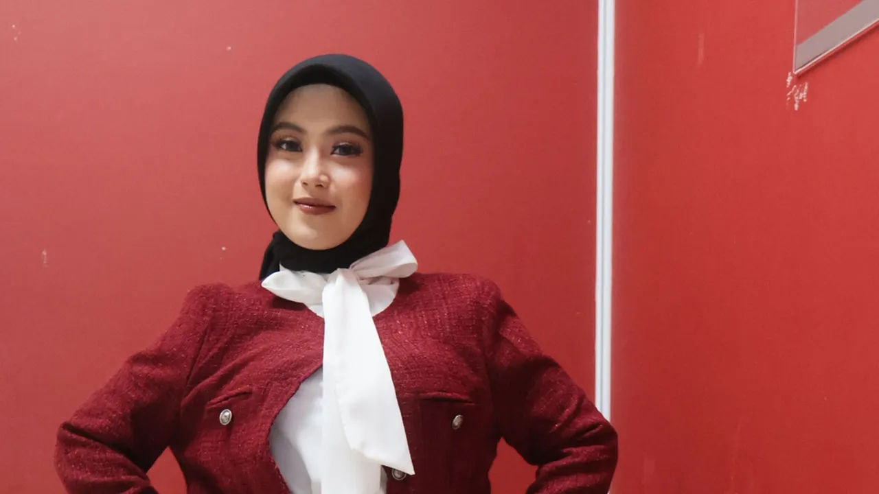Rela Bolak-Balik Bandung-Jakarta, Mela Kejar Mimpi di D'Academy 8