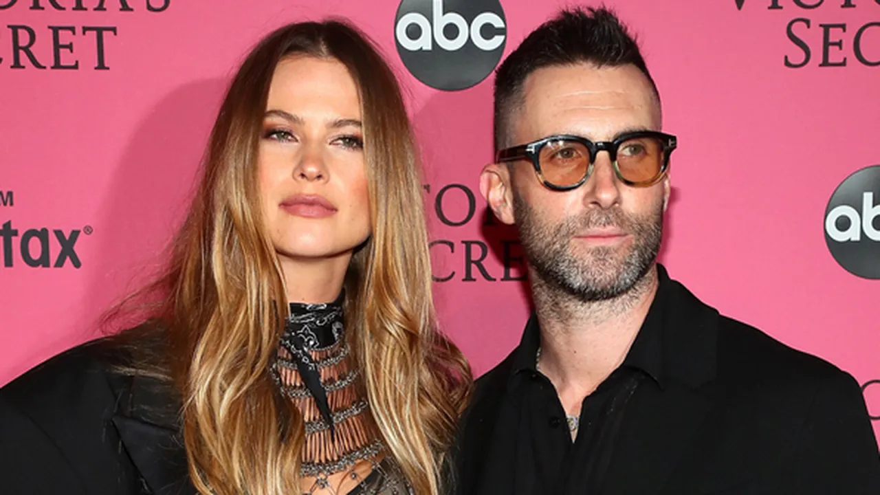 Rencana Perayaan Natal Behati Prinsloo & Adam Levine, Mau Tahu?