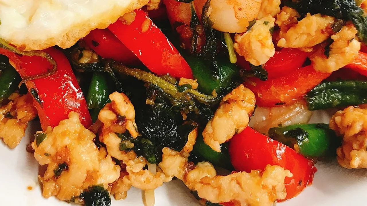 Resep Makanan Thai Basil Chicken Super Simpel, Cocok Jadi Lauk Makan Siang Bareng Nasi Hangat Resep Makanan Thai Basil Chicken Super Simpel, Cocok Jadi Lauk Makan Siang Bareng Nasi Hangat