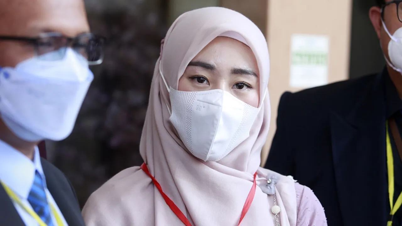 Resmi Bercerai, Larissa Chou Menyesal Menikah dengan Alvin Faiz? Resmi Bercerai, Larissa Chou Menyesal Menikah dengan Alvin Faiz?