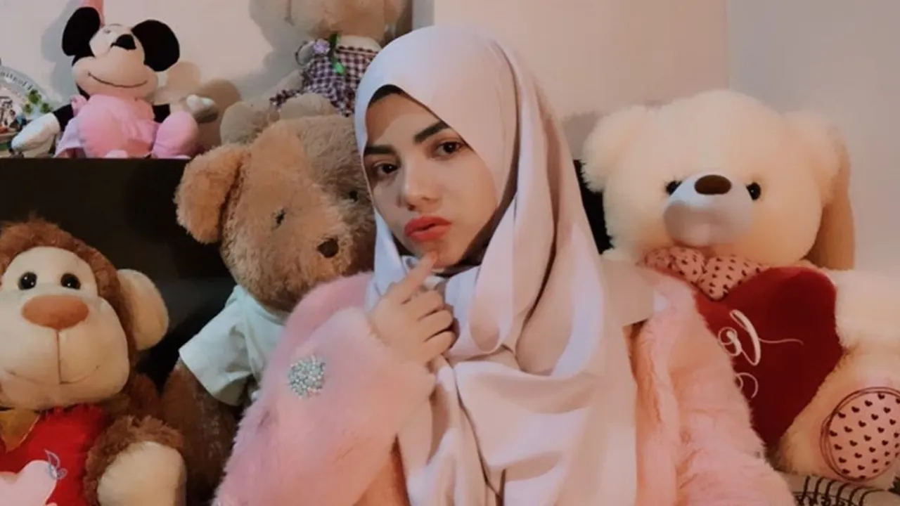 Resmi Jadi Mualaf, Dinar Candy Beberkan Nama Muslim Asistennya
