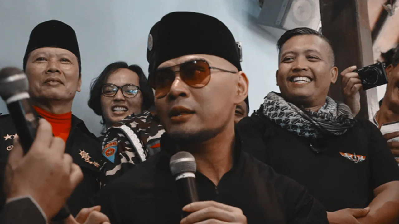 Resmi Mualaf, Deddy Corbuzier Jalani Salat Maghrib Berjamaah