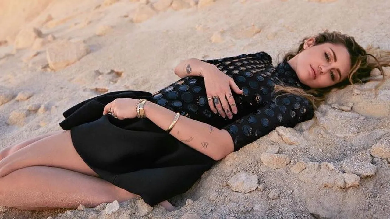 Resmi Sandang Gelar 'Mrs. Hemsworth', Miley Cyrus Masih Seorang Queer