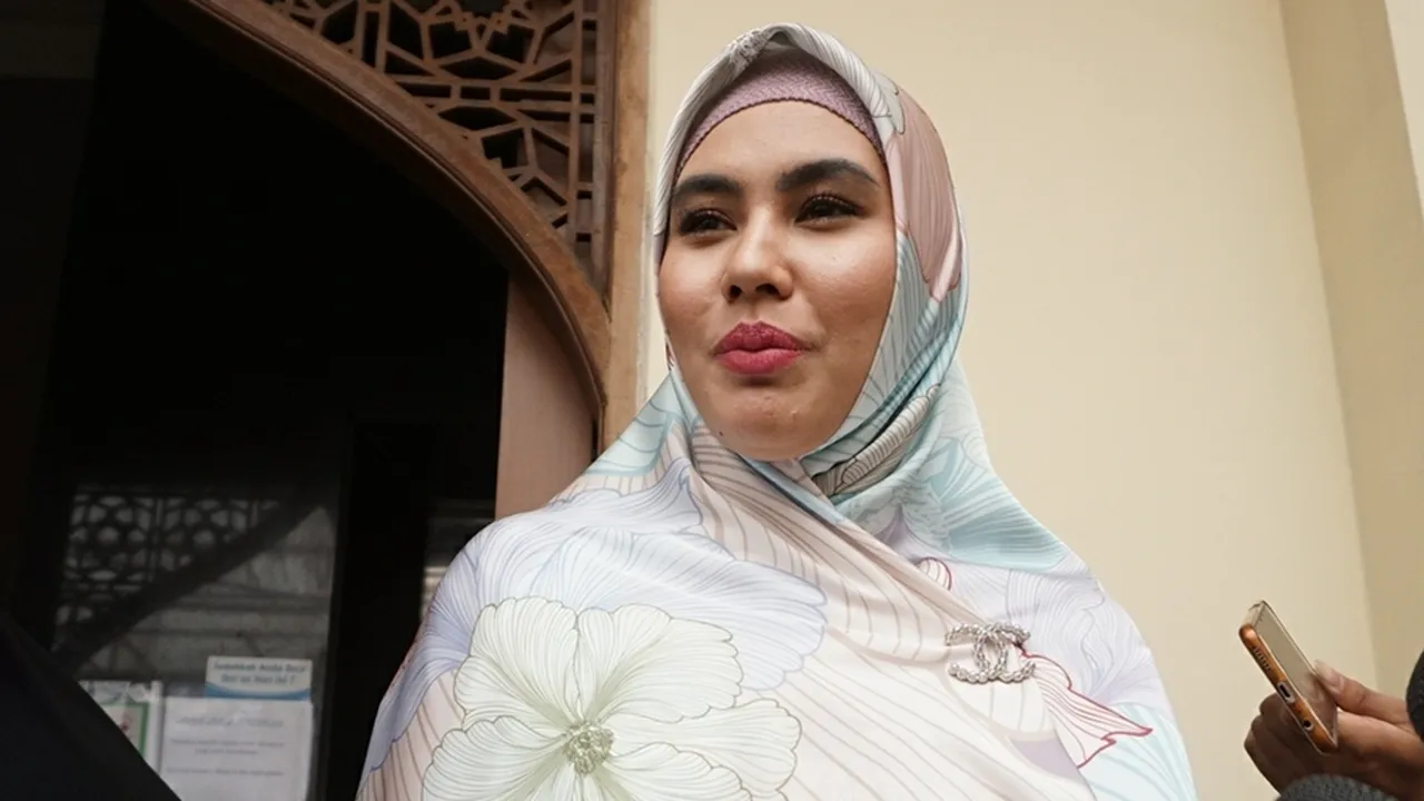 Respon Kartika Putri Dinyinyiri Netizen Karena Menikahi Duda Anak 3: Lucu Sih