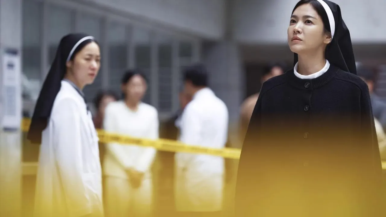 Review Film 'DARK NUNS' yang Dibintangi Song Hye Kyo, Penuh Plot Twist