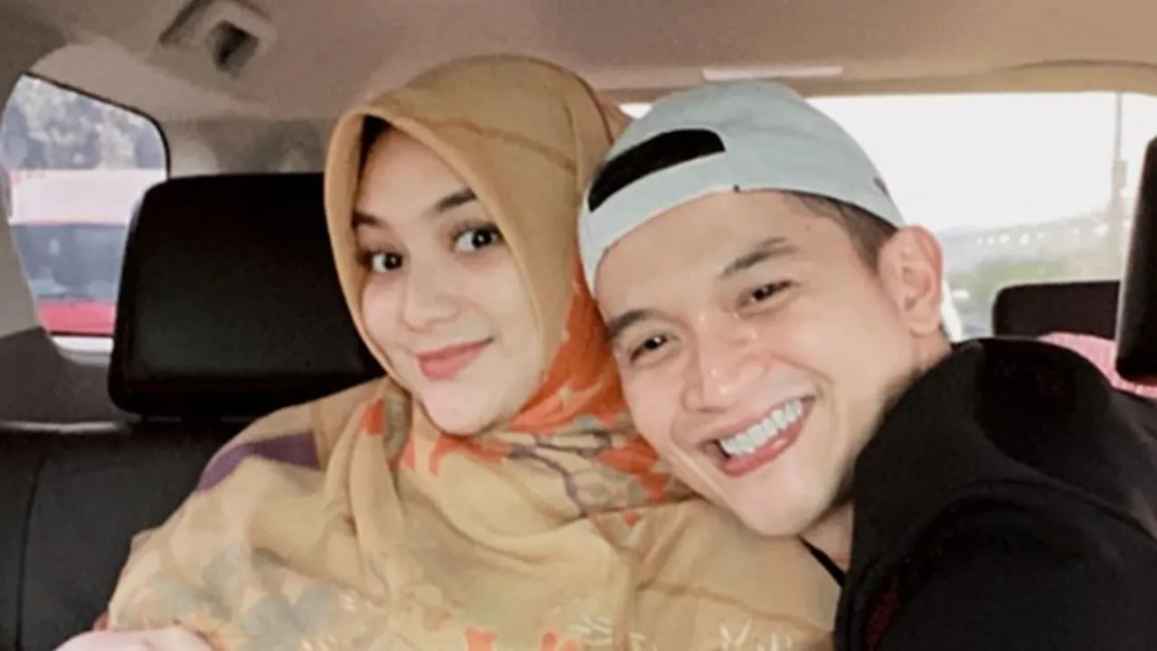 Rezky Aditya Bagikan Foto Bareng Baby Athar, Netizen Bilang Mirip Boboho Rezky Aditya Bagikan Foto Bareng Baby Athar, Netizen Bilang Mirip Boboho