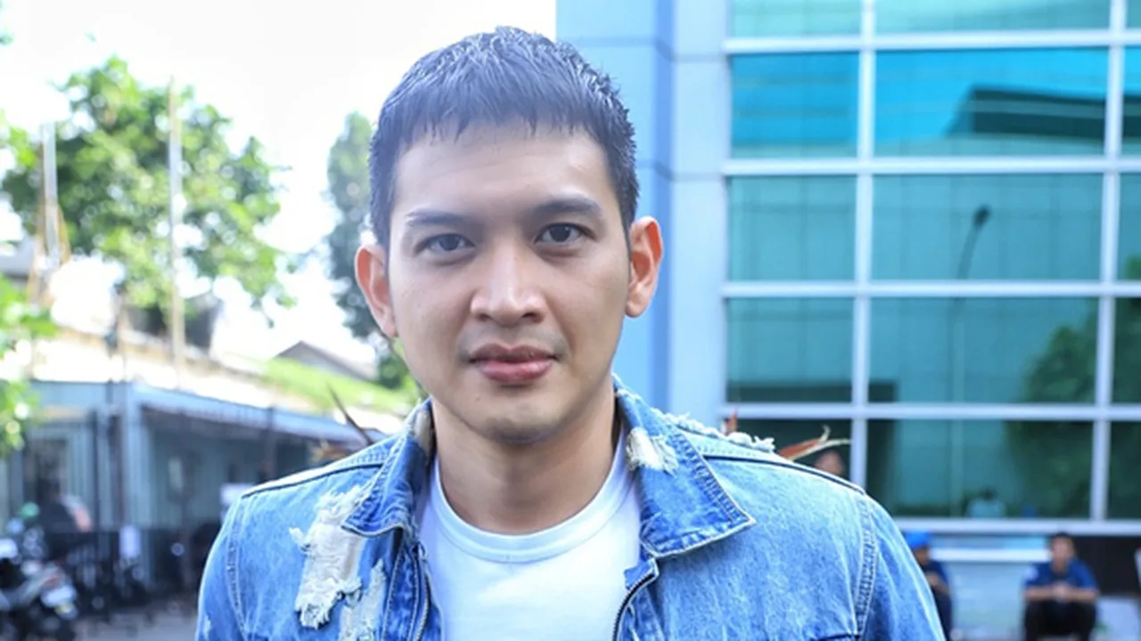 Rezky Aditya Bantah Punya Anak di Luar Nikah, Tegaskan Tak Hamili Wenny