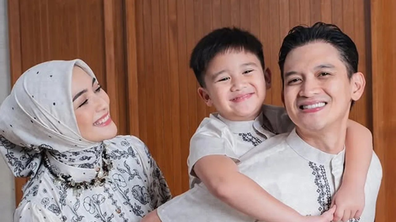 Rezky Aditya dan Citra Kirana Bakal Umrah di 10 Hari Terakhir Ramadan